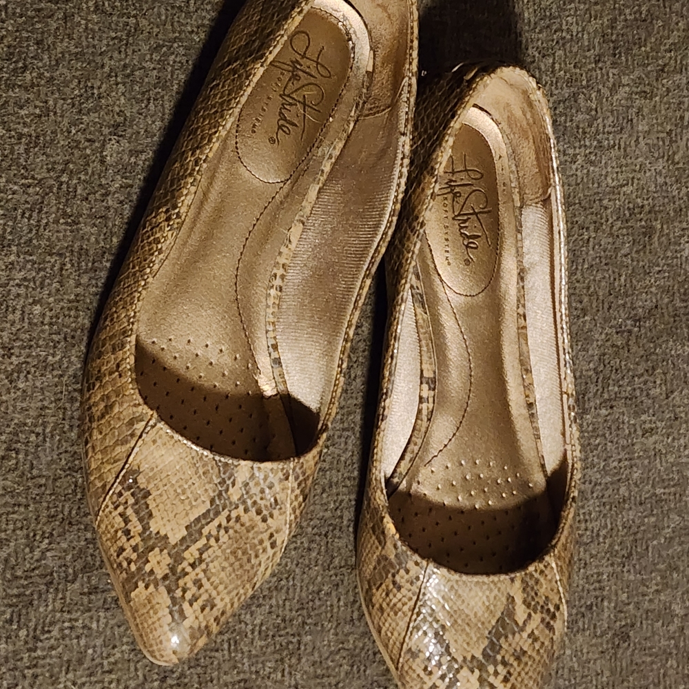 Life Stride Tan Snake Print Flats Sz. 8.5